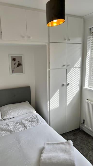 Cheerful 3 Bedroom Townhouse With Free Parking. Billericay Exterior photo